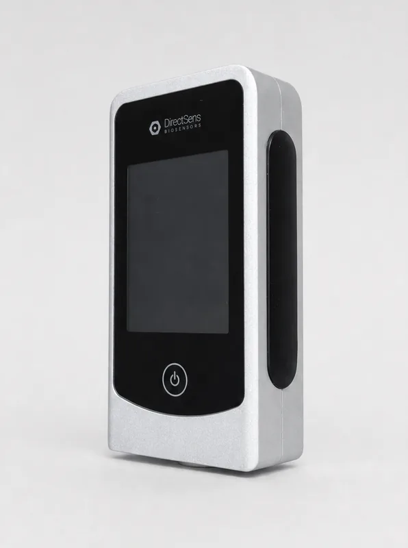 Reader T4 device, three-quarter view